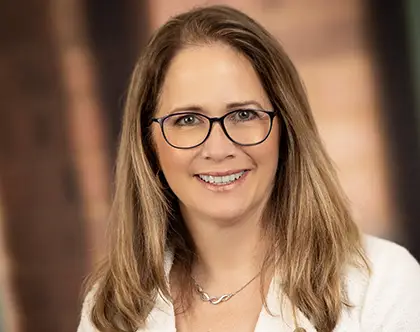 Portrait of Lora Fathauer, FNP.